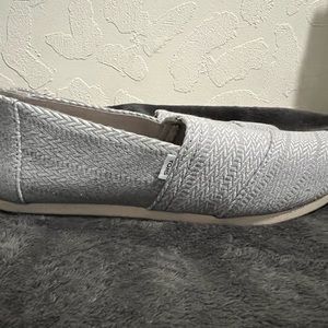 TOMS womens shoes size 8.5
